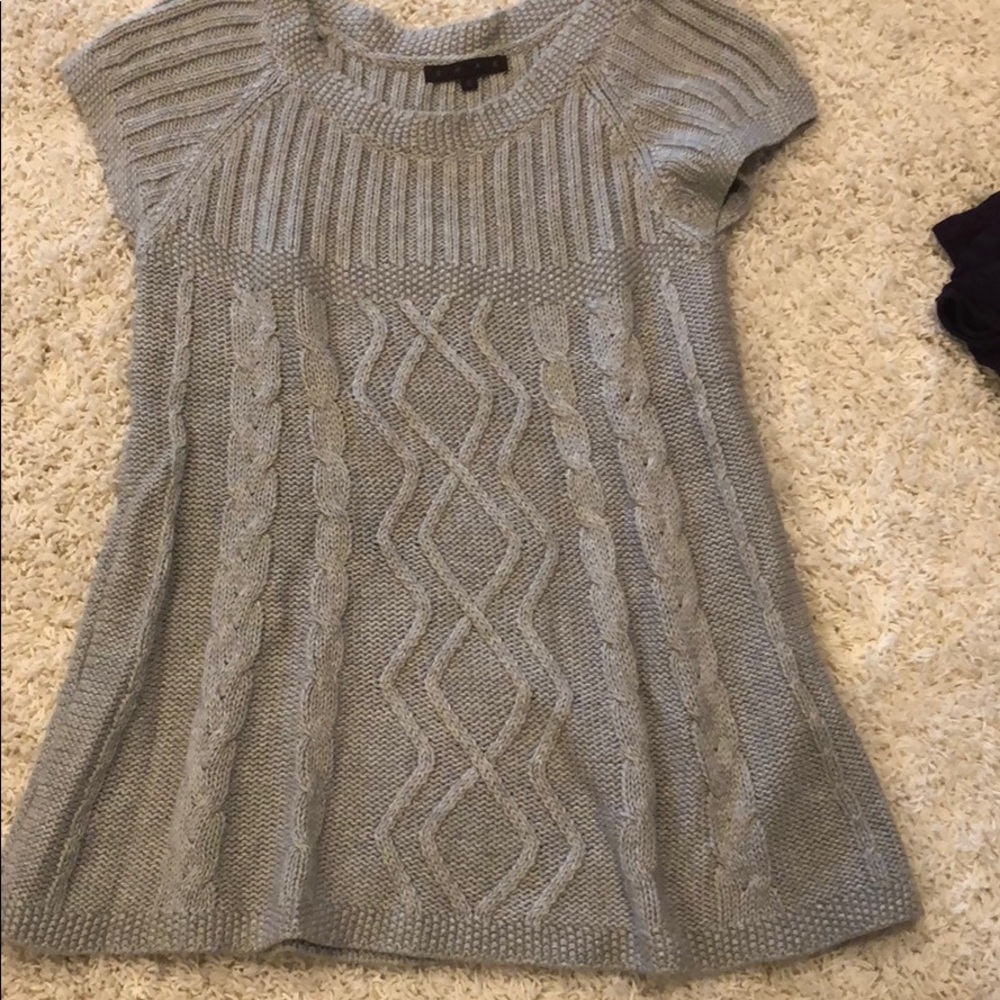 Short sleeve sweater